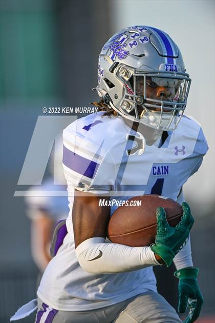 Thumbnail 3 in Klein Cain vs Klein Forest photogallery.
