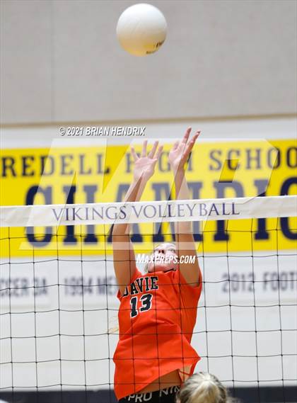 Thumbnail 3 in Maiden vs. Davie photogallery.