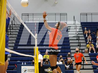 Thumbnail 2 in Maiden vs. Davie photogallery.