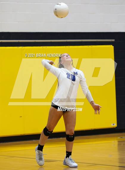 Thumbnail 1 in Maiden vs. Davie photogallery.