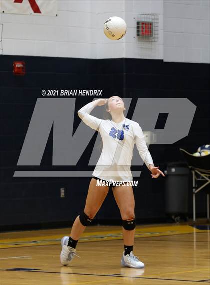 Thumbnail 2 in Maiden vs. Davie photogallery.