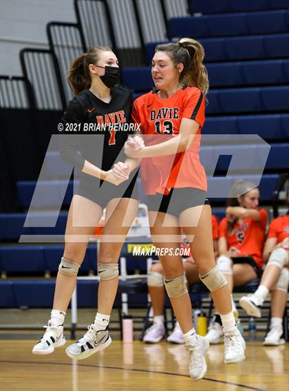 Thumbnail 3 in Maiden vs. Davie photogallery.