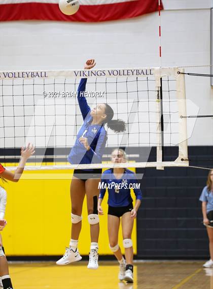 Thumbnail 3 in Maiden vs. Davie photogallery.