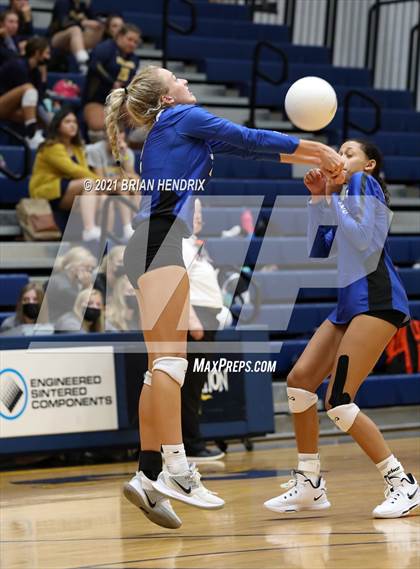 Thumbnail 3 in Maiden vs. Davie photogallery.