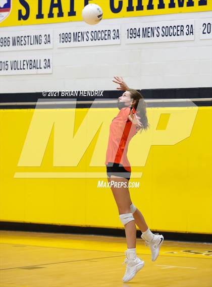 Thumbnail 2 in Maiden vs. Davie photogallery.