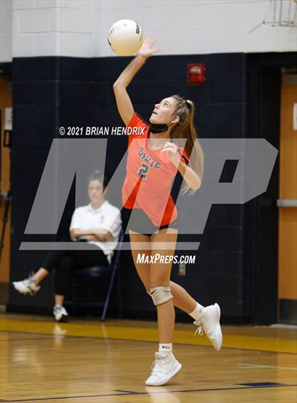 Thumbnail 3 in Maiden vs. Davie photogallery.