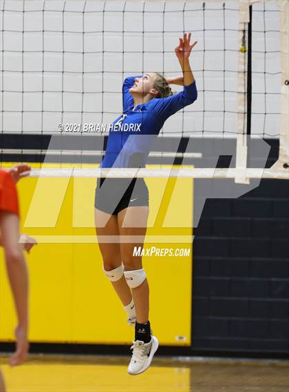 Thumbnail 1 in Maiden vs. Davie photogallery.