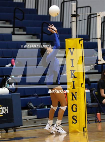 Thumbnail 1 in Maiden vs. Davie photogallery.