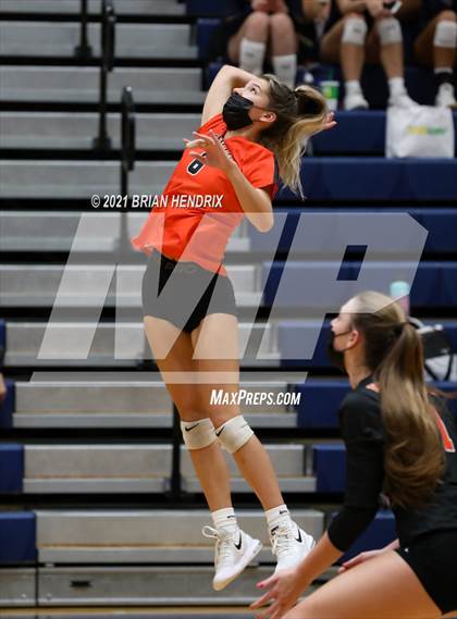Thumbnail 3 in Maiden vs. Davie photogallery.
