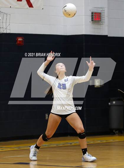 Thumbnail 1 in Maiden vs. Davie photogallery.