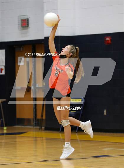 Thumbnail 3 in Maiden vs. Davie photogallery.