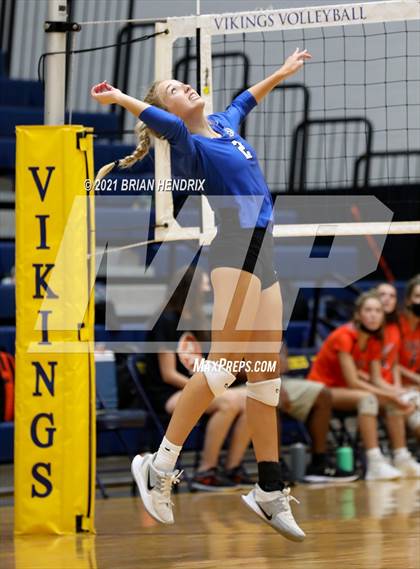 Thumbnail 2 in Maiden vs. Davie photogallery.