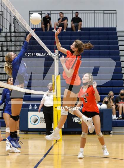 Thumbnail 2 in Maiden vs. Davie photogallery.