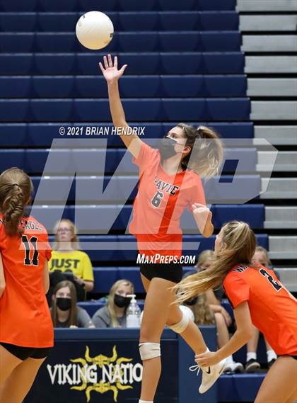 Thumbnail 2 in Maiden vs. Davie photogallery.