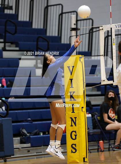 Thumbnail 2 in Maiden vs. Davie photogallery.