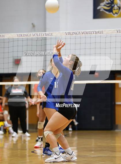 Thumbnail 3 in Maiden vs. Davie photogallery.