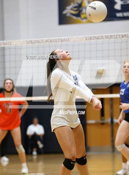 Thumbnail 3 in Maiden vs. Davie photogallery.