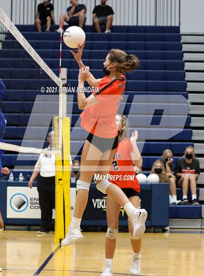 Thumbnail 1 in Maiden vs. Davie photogallery.