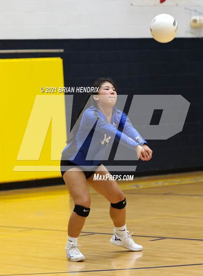 Thumbnail 3 in Maiden vs. Davie photogallery.