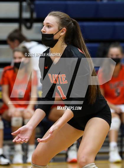 Thumbnail 1 in Maiden vs. Davie photogallery.
