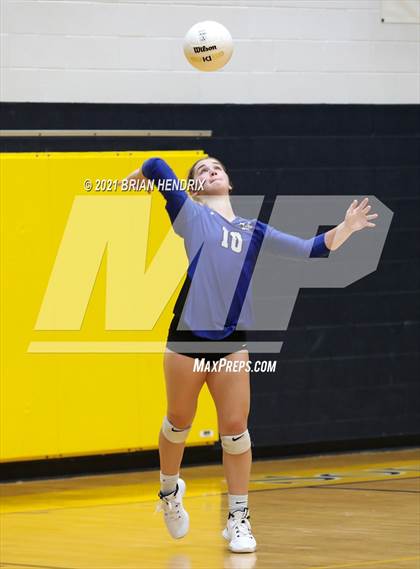 Thumbnail 3 in Maiden vs. Davie photogallery.