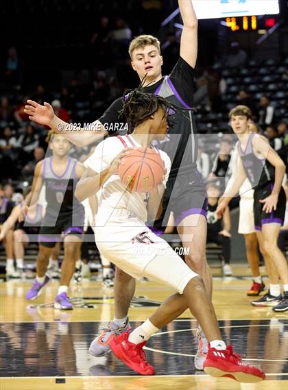 Thumbnail 2 in Blue Valley Northwest vs. Heights (KSHSAA 6A Final) photogallery.