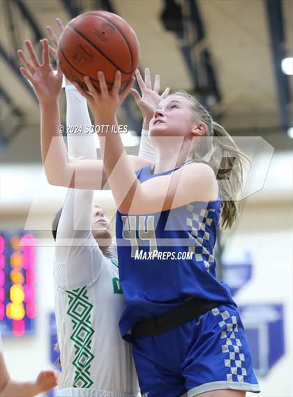 Thumbnail 2 in Warren vs Fairland (OHSAA D2 District Semifinal) photogallery.