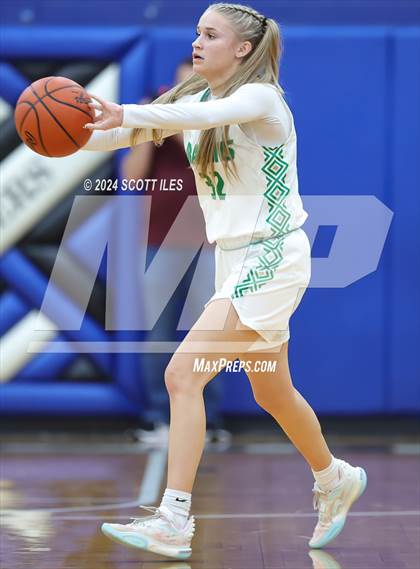 Thumbnail 1 in Warren vs Fairland (OHSAA D2 District Semifinal) photogallery.