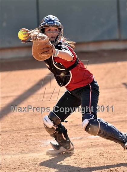 Thumbnail 1 in Edison vs. El Modena (Woodbridge Tournament) photogallery.