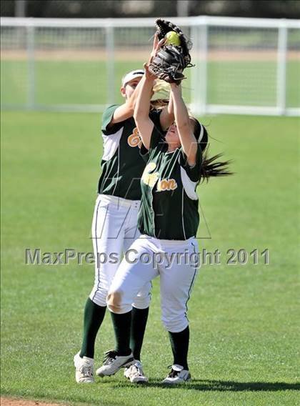 Thumbnail 1 in Edison vs. El Modena (Woodbridge Tournament) photogallery.