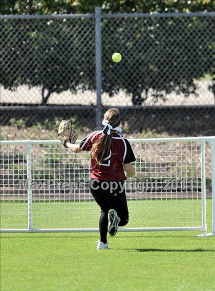 Thumbnail 2 in Edison vs. El Modena (Woodbridge Tournament) photogallery.