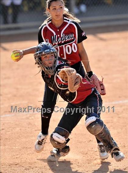 Thumbnail 2 in Edison vs. El Modena (Woodbridge Tournament) photogallery.
