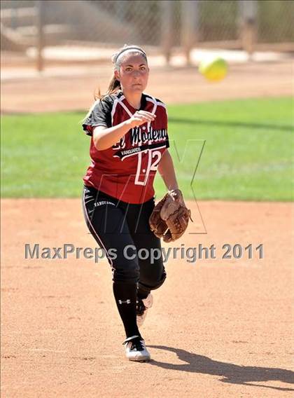 Thumbnail 2 in Edison vs. El Modena (Woodbridge Tournament) photogallery.