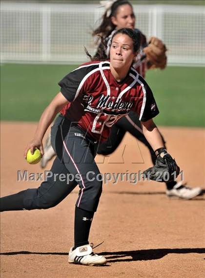 Thumbnail 1 in Edison vs. El Modena (Woodbridge Tournament) photogallery.