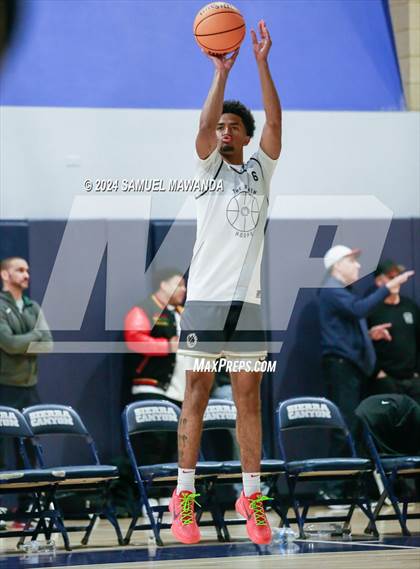 Thumbnail 1 in East vs West (Battle of the Valley All-Star Game) photogallery.