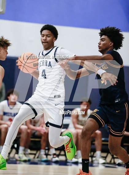Thumbnail 3 in East vs West (Battle of the Valley All-Star Game) photogallery.