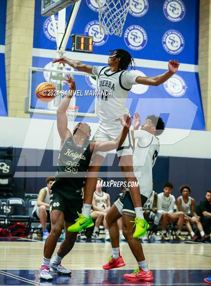 Thumbnail 3 in East vs West (Battle of the Valley All-Star Game) photogallery.