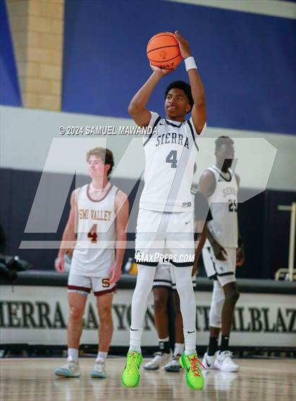Thumbnail 3 in East vs West (Battle of the Valley All-Star Game) photogallery.