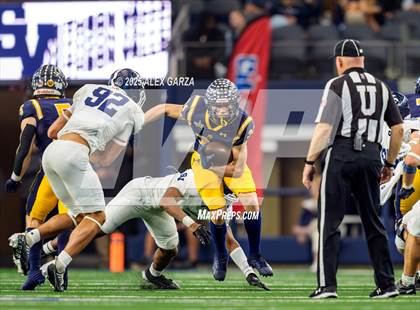 Thumbnail 3 in Smithson Valley vs Highland Park (UIL 5A Football Division I Final) photogallery.