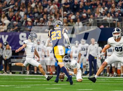 Thumbnail 2 in Smithson Valley vs Highland Park (UIL 5A Football Division I Final) photogallery.