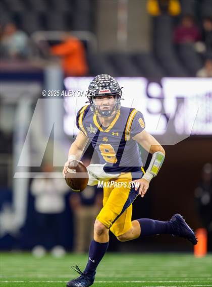 Thumbnail 1 in Smithson Valley vs Highland Park (UIL 5A Football Division I Final) photogallery.