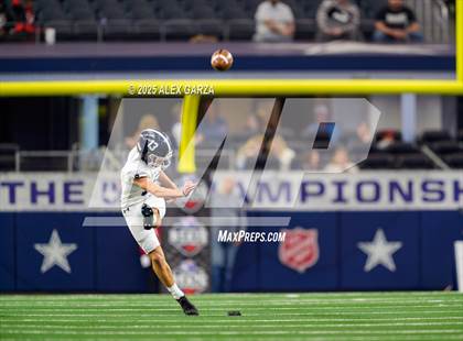 Thumbnail 1 in Smithson Valley vs Highland Park (UIL 5A Football Division I Final) photogallery.