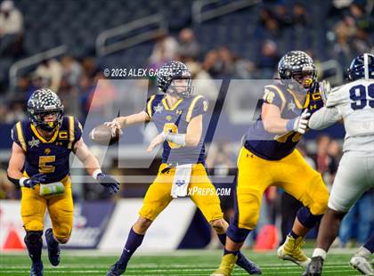 Thumbnail 2 in Smithson Valley vs Highland Park (UIL 5A Football Division I Final) photogallery.