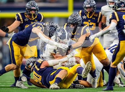 Thumbnail 3 in Smithson Valley vs Highland Park (UIL 5A Football Division I Final) photogallery.