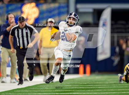 Thumbnail 3 in Smithson Valley vs Highland Park (UIL 5A Football Division I Final) photogallery.
