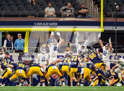 Thumbnail 2 in Smithson Valley vs Highland Park (UIL 5A Football Division I Final) photogallery.