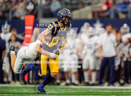 Thumbnail 3 in Smithson Valley vs Highland Park (UIL 5A Football Division I Final) photogallery.