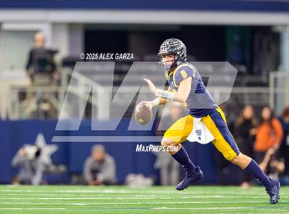Thumbnail 3 in Smithson Valley vs Highland Park (UIL 5A Football Division I Final) photogallery.