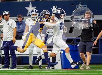 Thumbnail 3 in Smithson Valley vs Highland Park (UIL 5A Football Division I Final) photogallery.