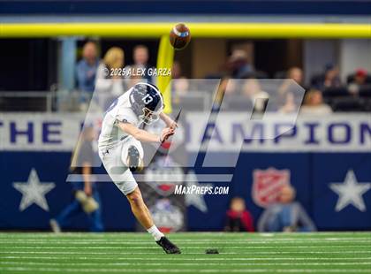 Thumbnail 3 in Smithson Valley vs Highland Park (UIL 5A Football Division I Final) photogallery.